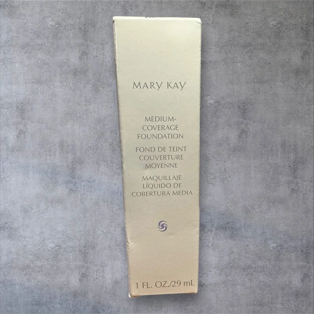 MARY KAY Medium-Coverage Foundation Beige 304 355700 Liquid 1 fl oz NIB Pink Cap